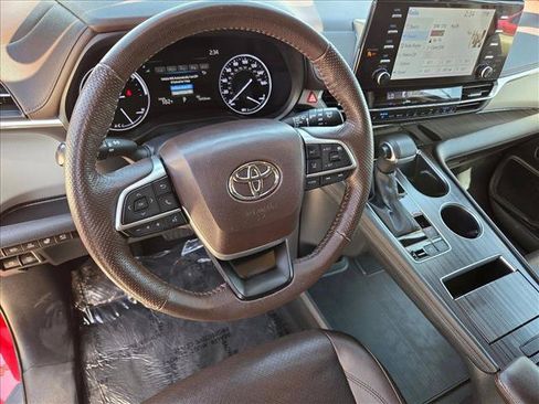 Certified 2023 Toyota Sienna Platinum FWD image 10