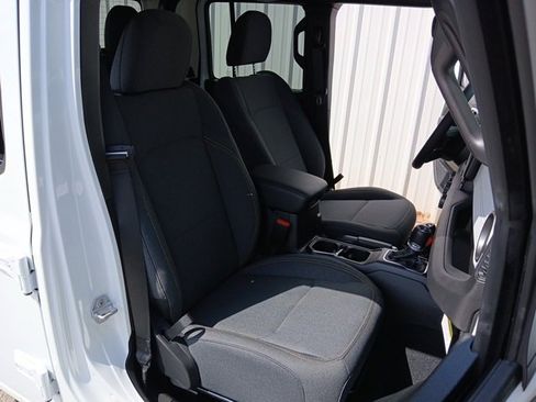 New 2025 Jeep Gladiator Sport image 32