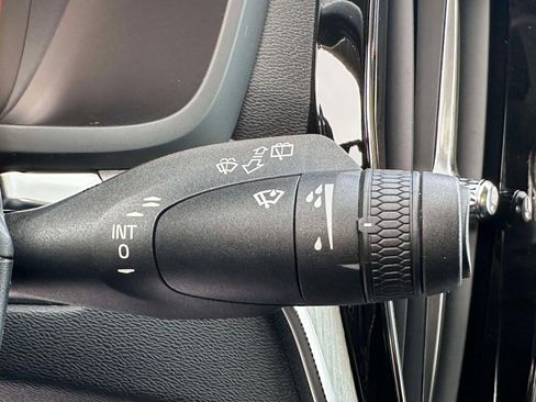 Used 2021 Volvo V60 T5 Cross Country w/ Advanced Package image 16