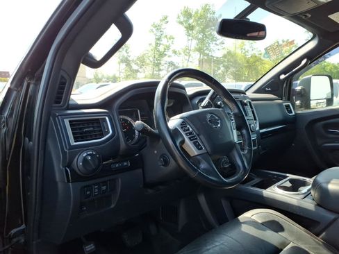 Used 2019 Nissan Titan SL w/ Midnight Edition AWD/4WD image 8