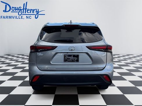 Used 2024 Toyota Highlander XLE image 4