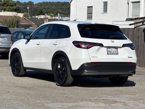 Certified 2025 Honda HR-V Sport image 6
