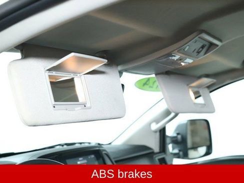 Used 2024 Nissan Titan SV w/ SV Convenience Package image 20