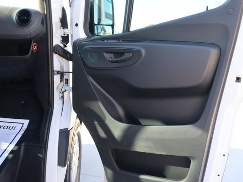 Used 2019 Mercedes-Benz Sprinter 2500 image 15