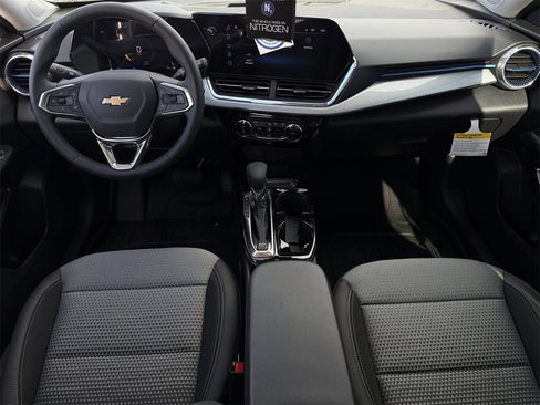 New 2026 Chevrolet Trax LT w/ Driver Confidence Package image 10