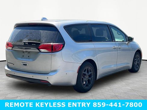 Used 2019 Chrysler Pacifica Touring Plus w/ Advanced Safetytec Group FWD image 6