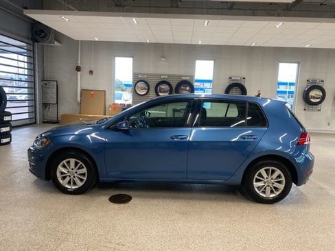 Used 2019 Volkswagen Golf S image 9