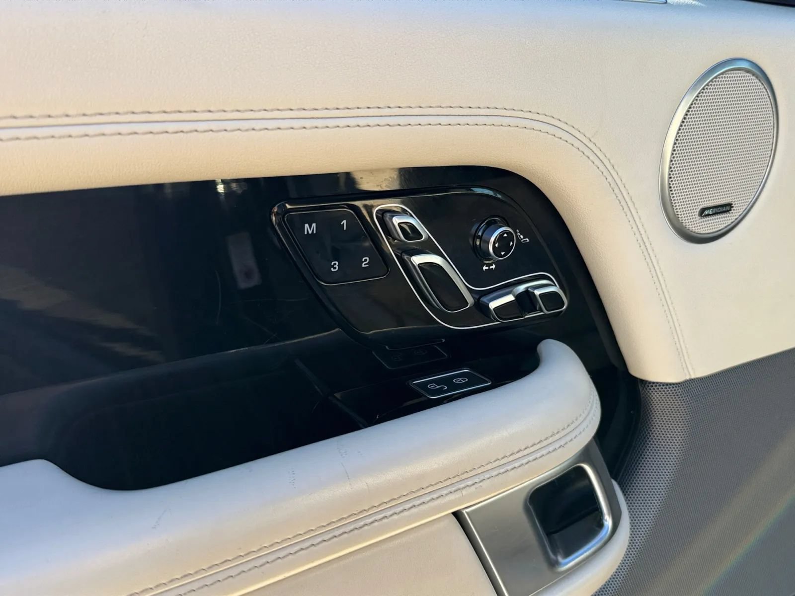Used 2019 Land Rover Range Rover HSE AWD/4WD image 17