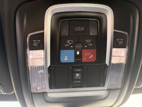 Used 2025 RAM 1500 Laramie AWD/4WD image 35