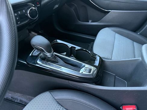 Used 2025 Chevrolet Trax LT image 39