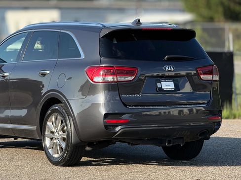 Used 2017 Kia Sorento SX AWD/4WD image 16
