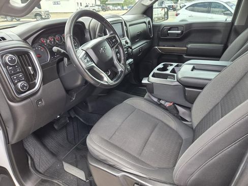Used 2019 Chevrolet Silverado 1500 LT Trail Boss AWD/4WD image 3