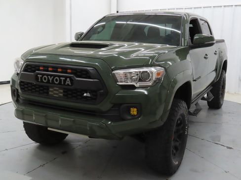 Used 2021 Toyota Tacoma TRD Sport image 7