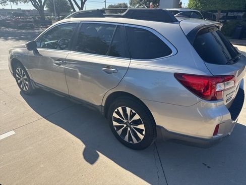 Used 2017 Subaru Outback 2.5i Limited image 4