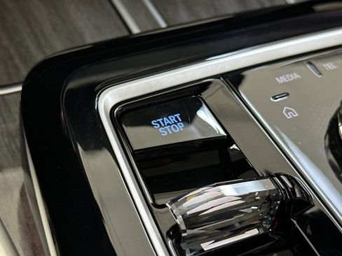 Used 2025 BMW i7 eDrive50 w/ Executive Package image 19