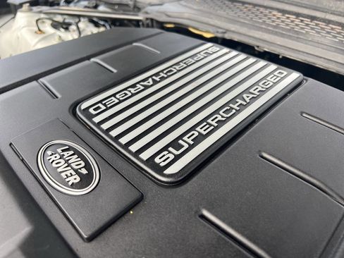 Used 2016 Land Rover Range Rover HSE image 17