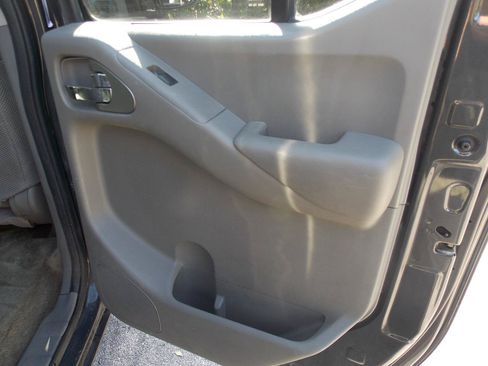 Used 2015 Nissan Frontier SV AWD/4WD image 28