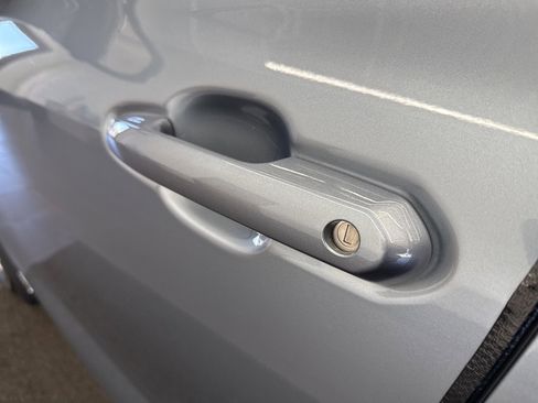 Used 2023 Toyota Highlander Platinum image 13