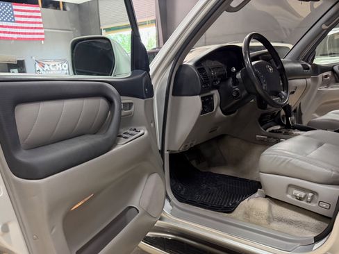 Used 2006 Toyota Land Cruiser AWD/4WD image 24