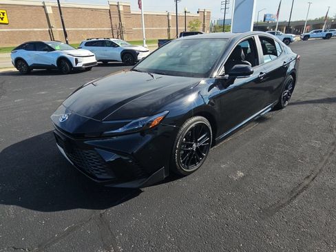 Used 2026 Toyota Camry SE FWD image 7