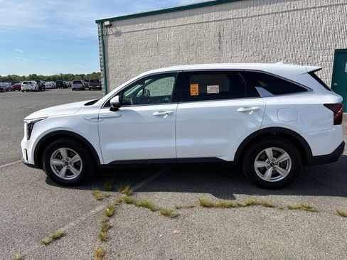 Used 2024 Kia Sorento LX image 6