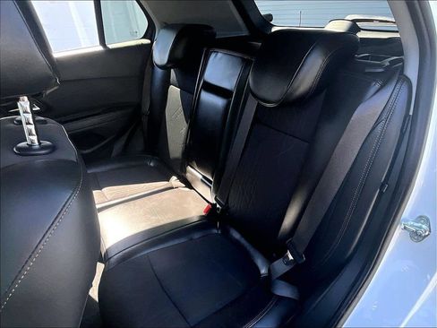 Used 2018 Chevrolet Trax LT w/ LT Convenience Package AWD/4WD image 14