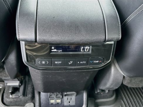 Used 2021 Toyota Highlander Limited AWD/4WD image 18