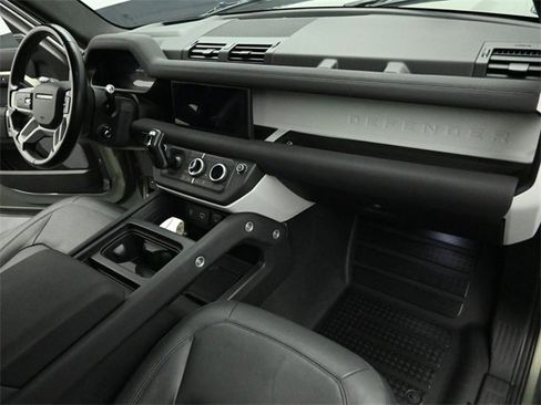 Used 2022 Land Rover Defender 110 SE image 29