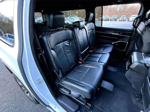 Used 2024 Jeep Wagoneer L Series II w/ Flexible Seating Group image 19
