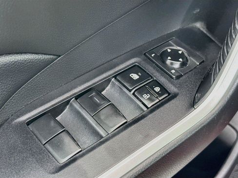 Used 2019 Toyota RAV4 LE FWD image 23