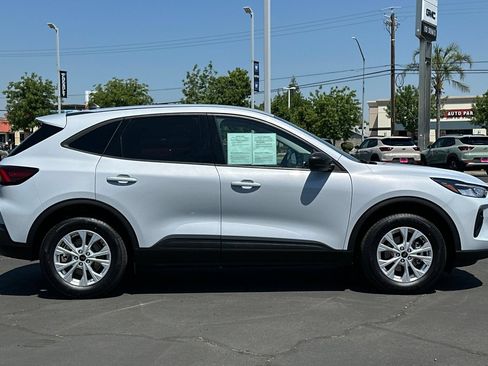 Used 2025 Ford Escape Active AWD/4WD image 3