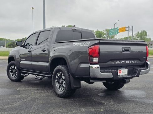 Certified 2019 Toyota Tacoma TRD Off-Road AWD/4WD image 15