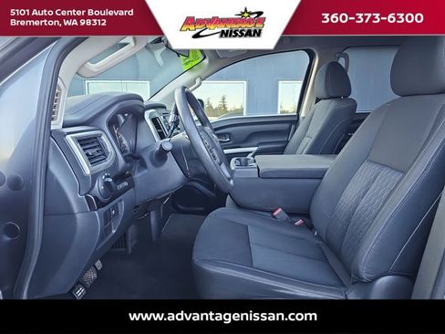 Used 2018 Nissan Titan SV image 18