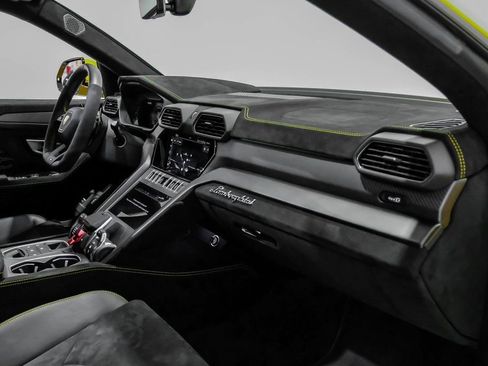 Used 2024 Lamborghini Urus Performante AWD/4WD image 12