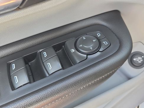 Used 2023 GMC Terrain SLT FWD image 29