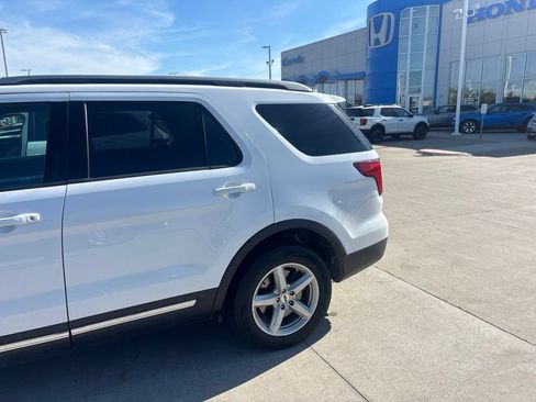 Used 2017 Ford Explorer XLT w/ Equipment Group 202A AWD/4WD image 3