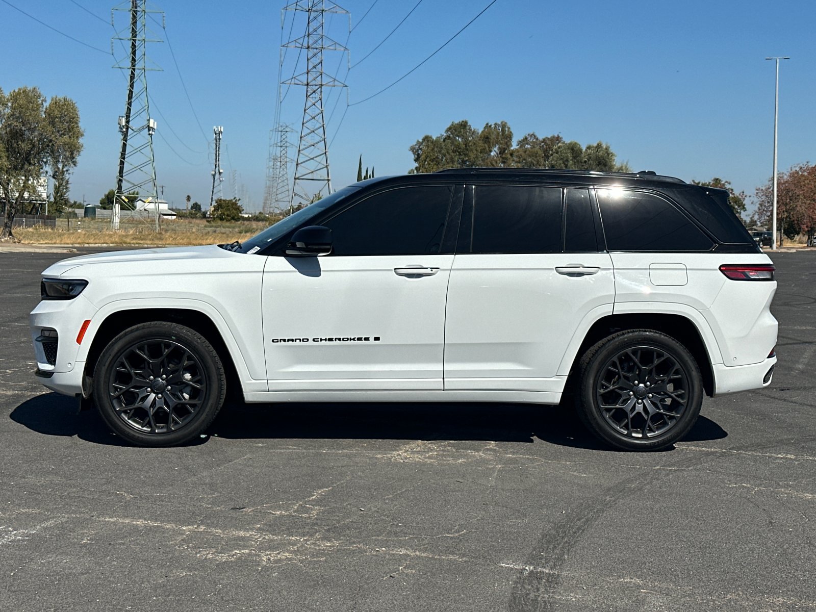 Used 2025 Jeep Grand Cherokee Summit AWD/4WD image 7