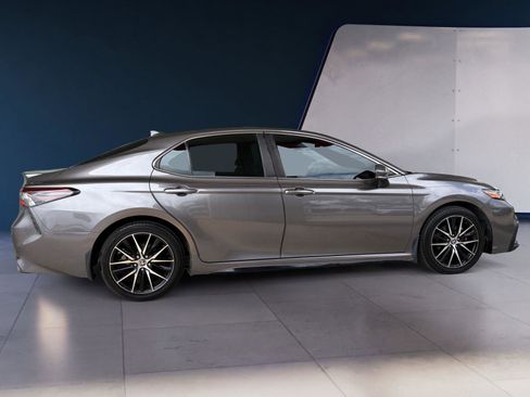 Used 2023 Toyota Camry SE image 6