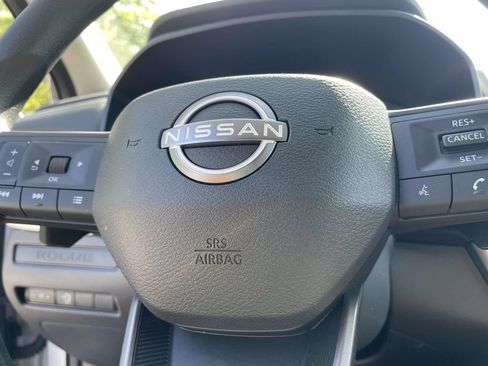 Used 2025 Nissan Rogue S FWD image 28