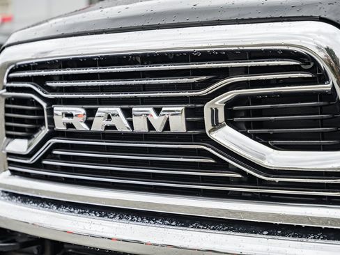 Used 2018 RAM 3500 Laramie Longhorn image 15