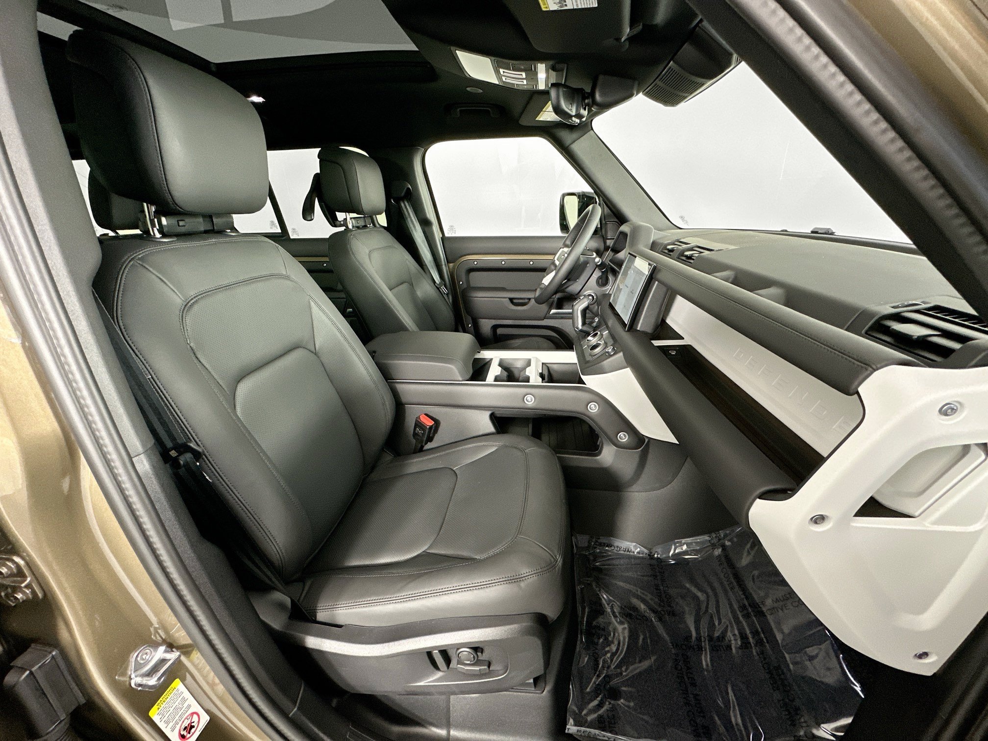Certified 2025 Land Rover Defender 110 S AWD/4WD image 26