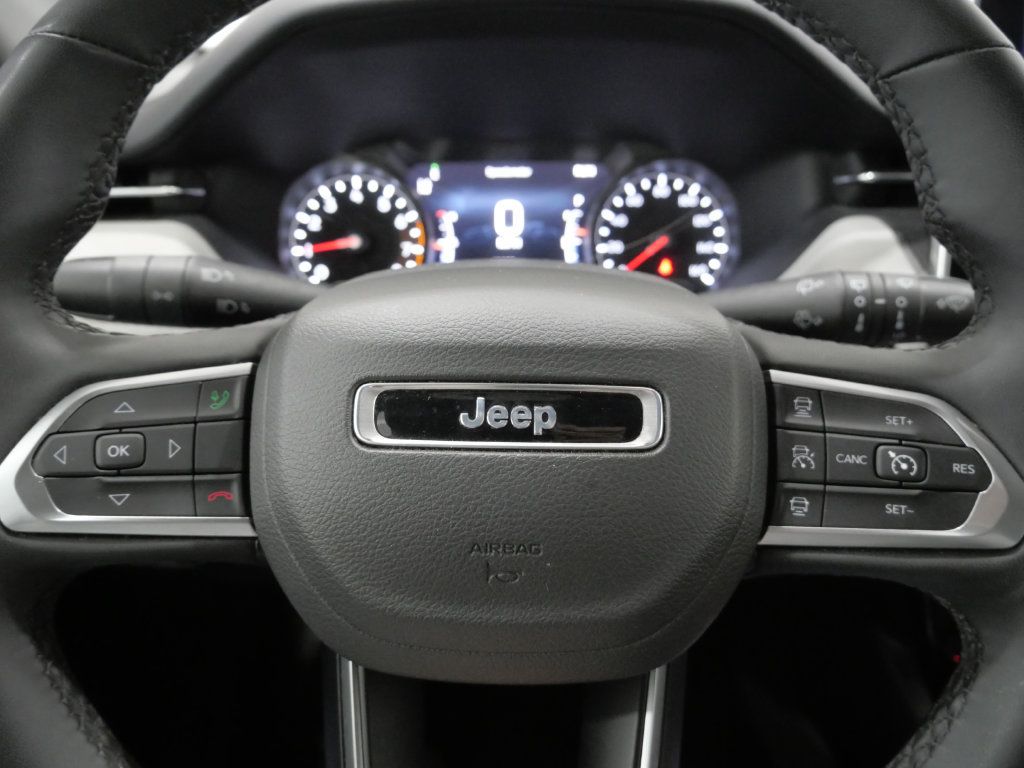 Used 2025 Jeep Compass Limited AWD/4WD image 16