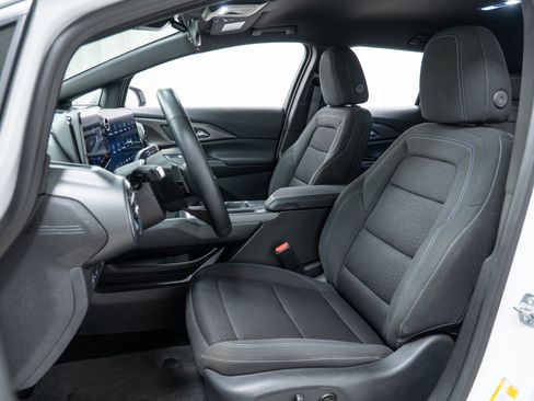 Used 2025 Chevrolet Equinox EV LT w/ Comfort Package FWD image 13