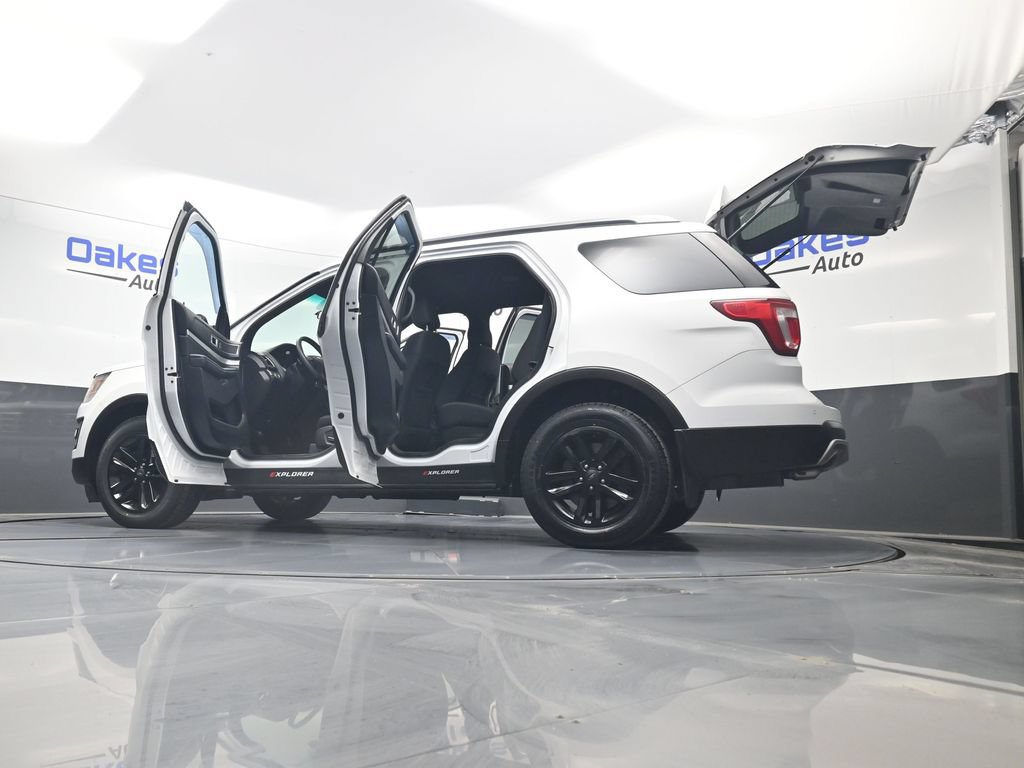 Used 2017 Ford Explorer XLT FWD image 58