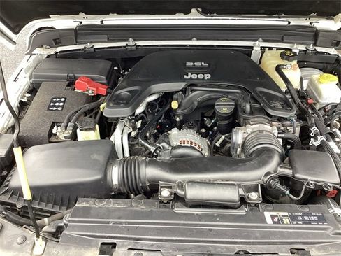 Used 2018 Jeep Wrangler Unlimited Sahara image 17