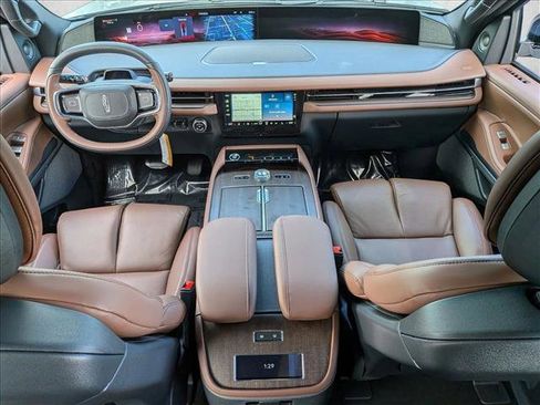New 2025 Lincoln Navigator Reserve image 14