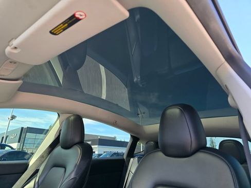 Used 2022 Tesla Model Y Performance AWD/4WD image 24