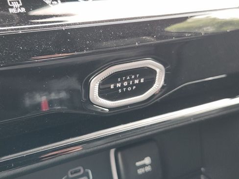 New 2026 Jeep Grand Cherokee L Limited AWD/4WD image 15