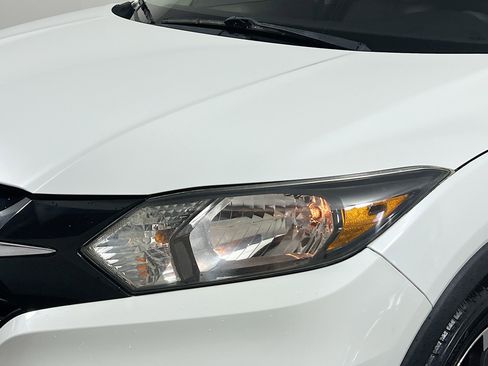 Used 2018 Honda HR-V EX image 11