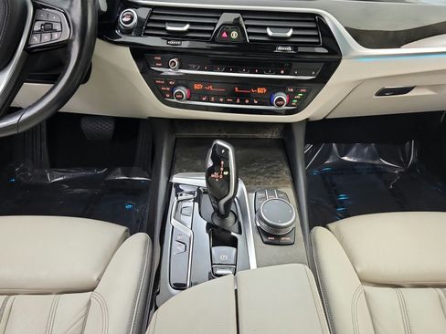 Used 2021 BMW 530e xDrive w/ Premium Package AWD/4WD image 24